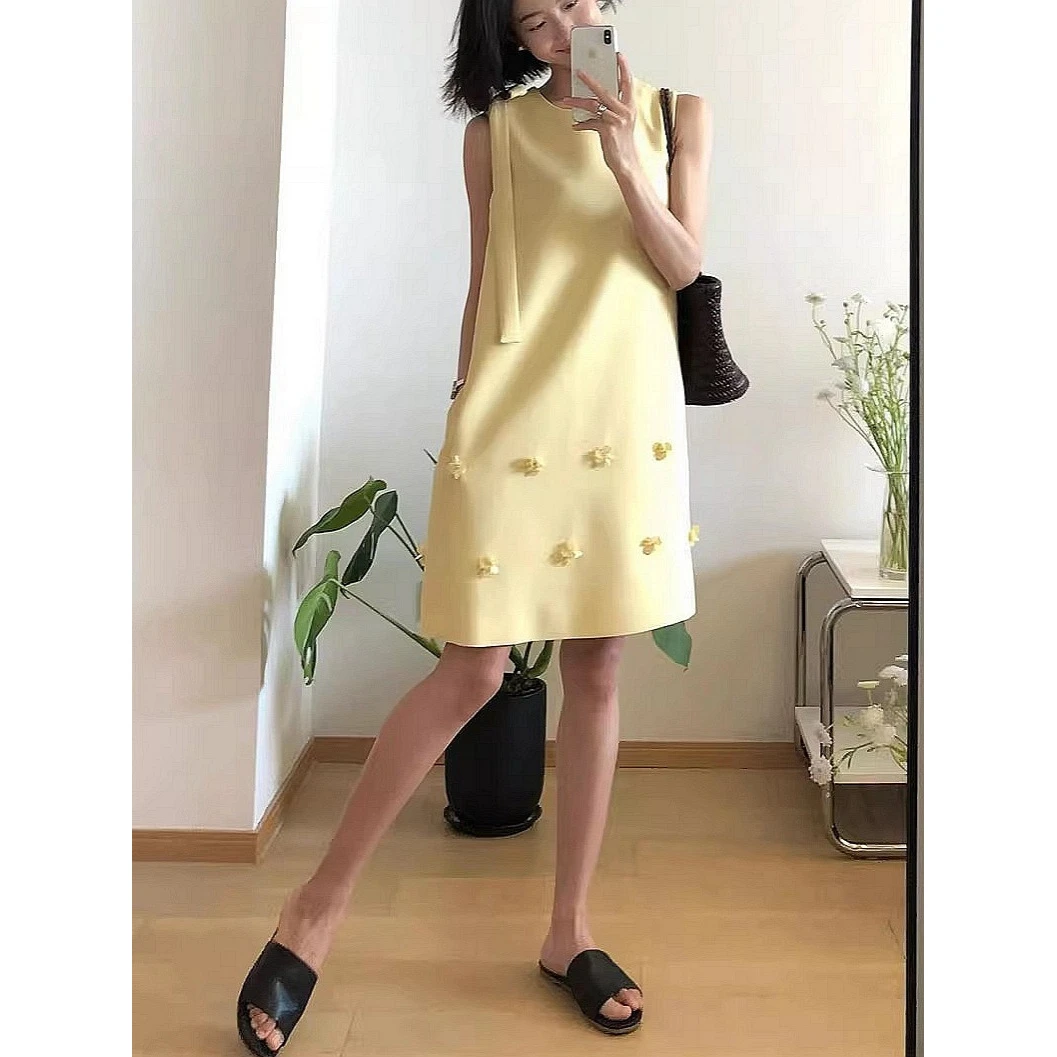 2025设计感立体花朵连衣裙女年夏季女装新款气质收腰小香风短裙子