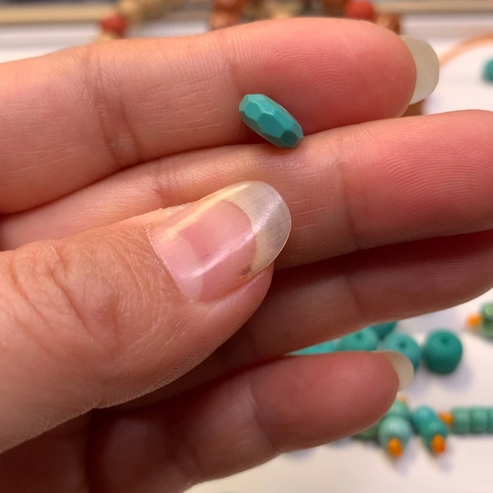 绿松石未镶嵌颈饰