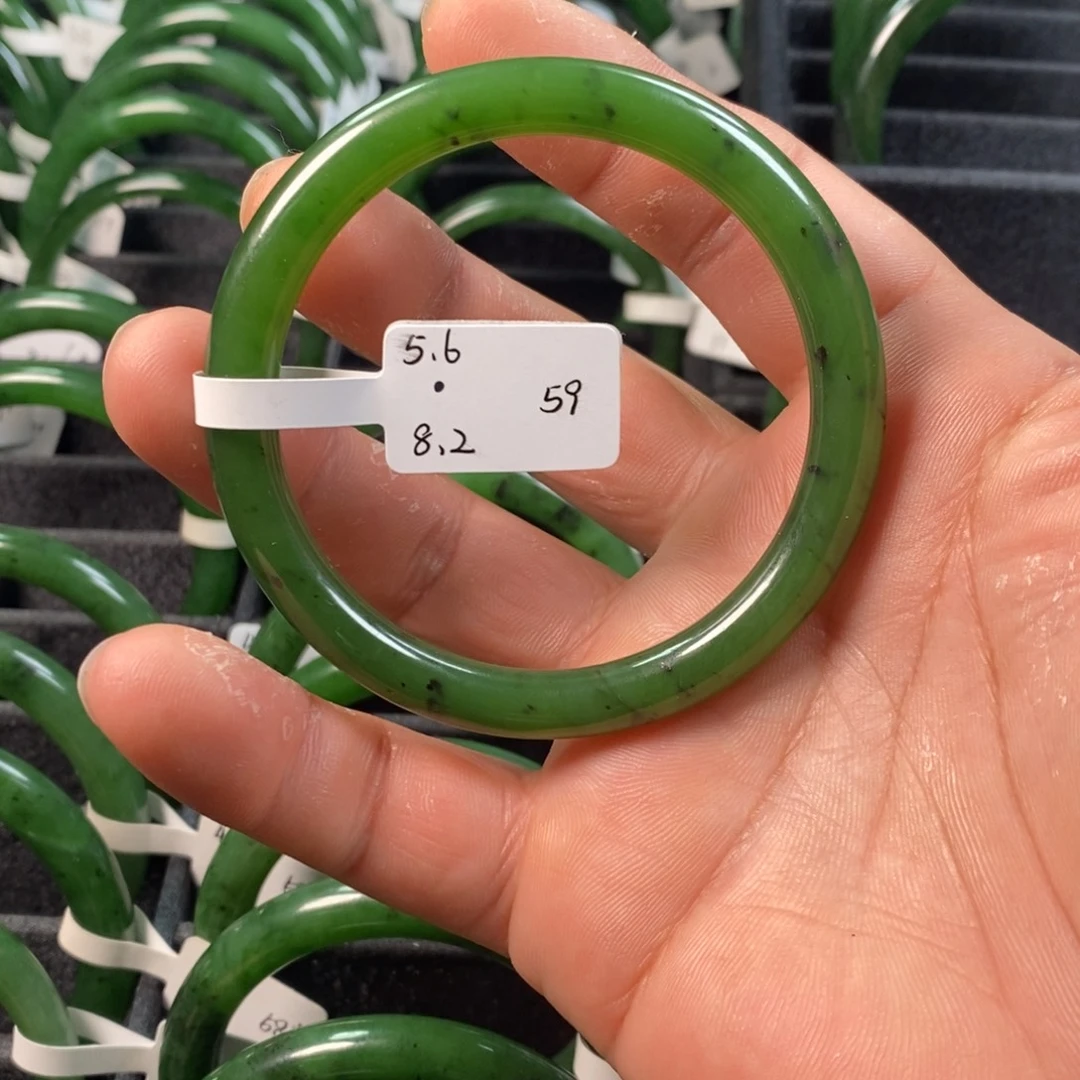 象***姐和田玉（碧玉）未镶嵌手镯微瑕