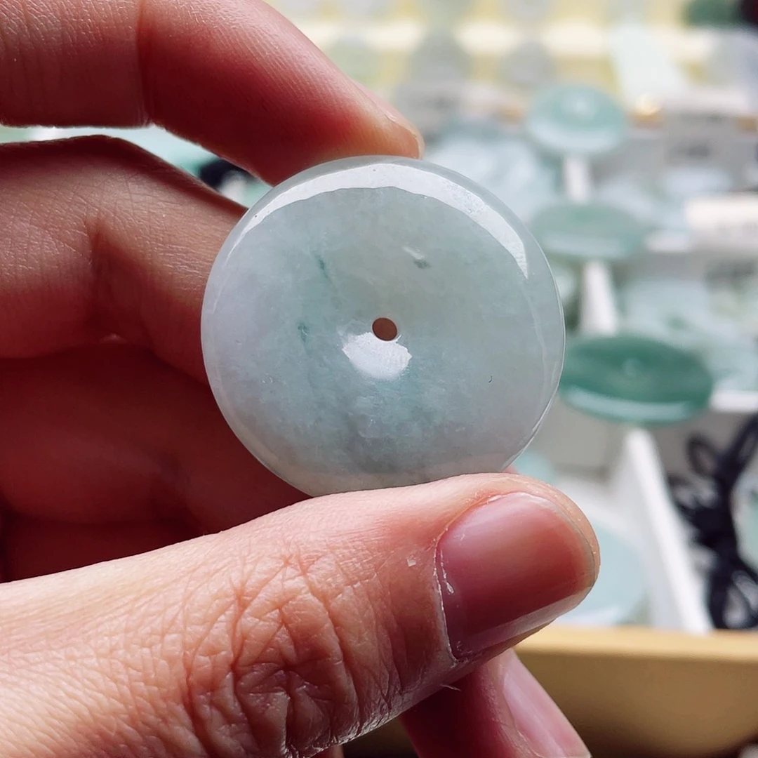 翡翠颈饰未镶嵌天然翡翠