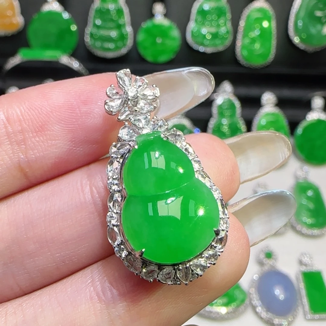 翡翠18K金镶嵌颈饰