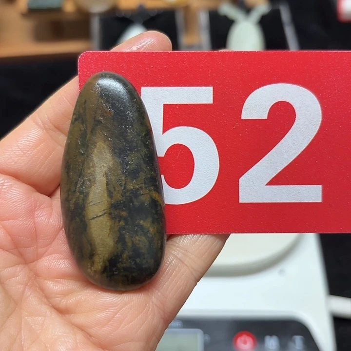 和田玉未镶嵌把件