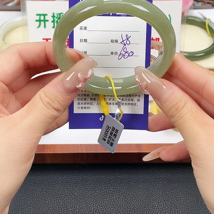 和田玉未镶嵌手镯