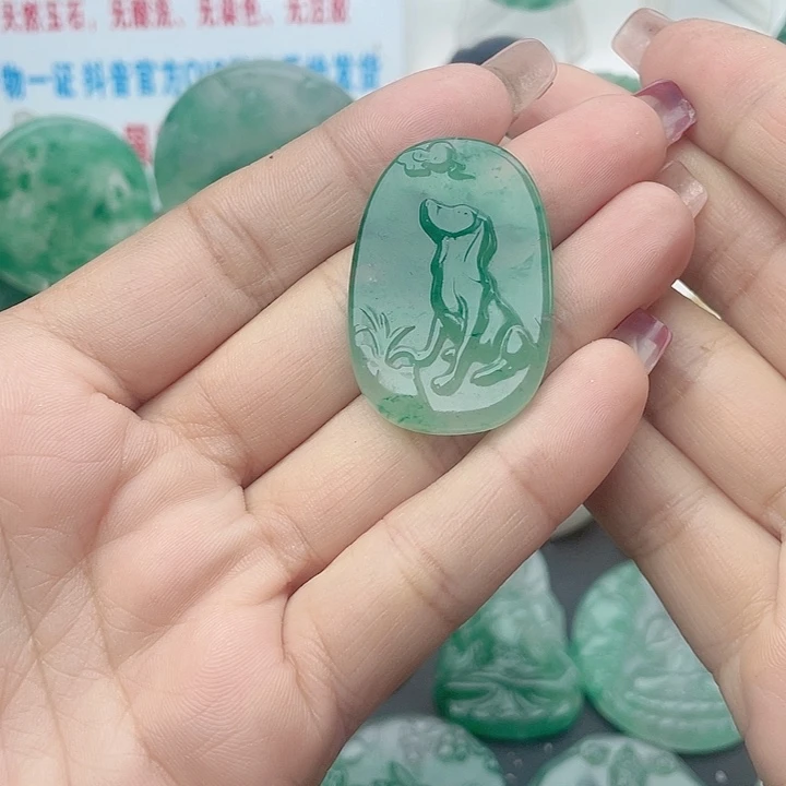 颈饰未镶嵌石英质玉