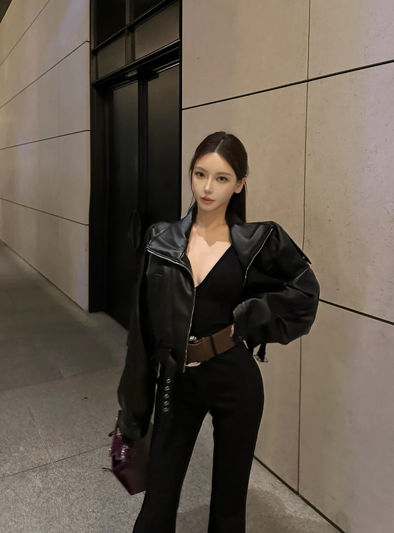 2025秋季新款美式复古机车风短款皮衣外套+吊带连体衣+显瘦长裤女