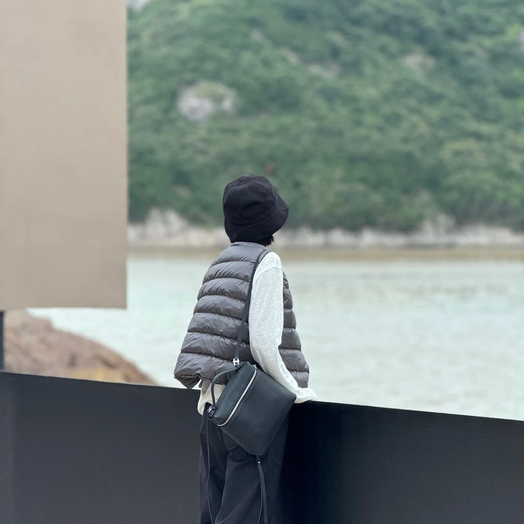 秋冬新款休闲百搭立领女士羽绒马甲