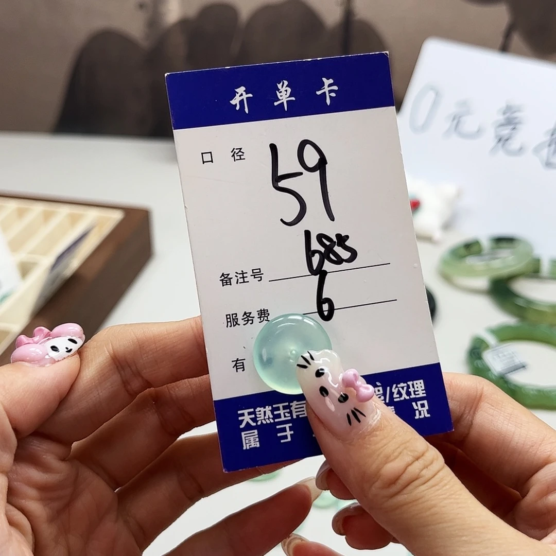 未镶嵌蛇纹石玉吊坠