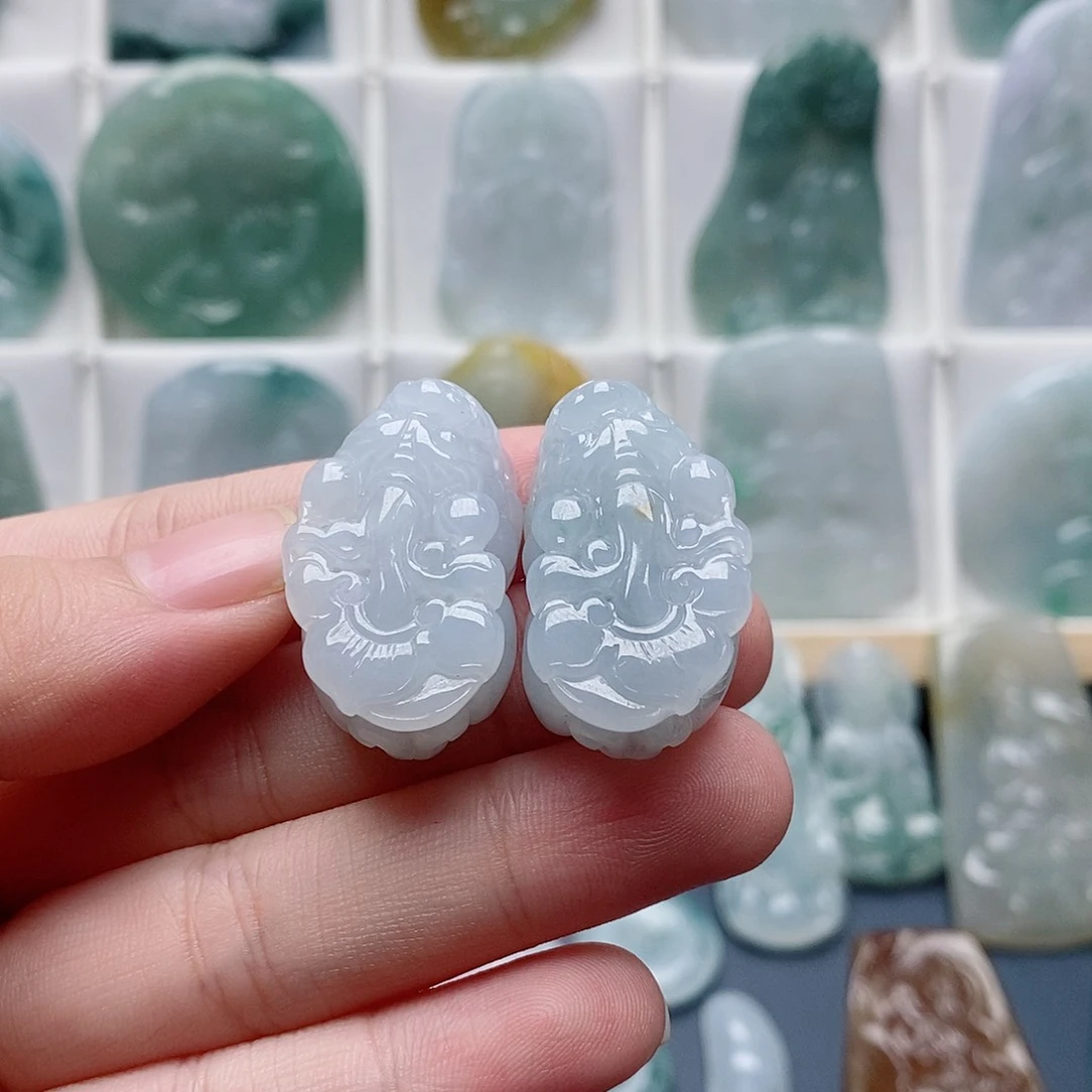 翡翠未镶嵌颈饰貔貅