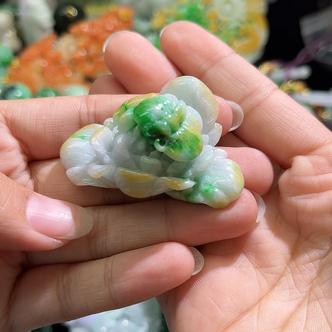 翡翠未镶嵌颈饰待编织