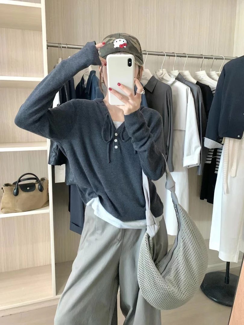 假两件三粒扣帽衫针织