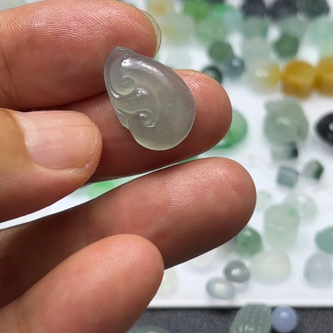 定制翡翠未镶嵌如意