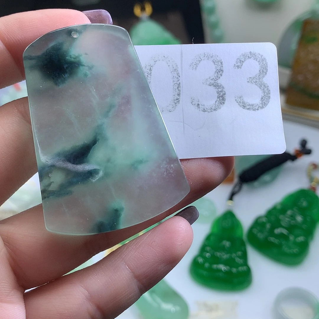 翡翠未镶嵌吊坠(赠链)