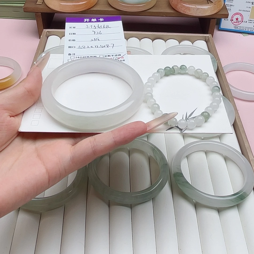 小***娘石英质玉未镶嵌手镯