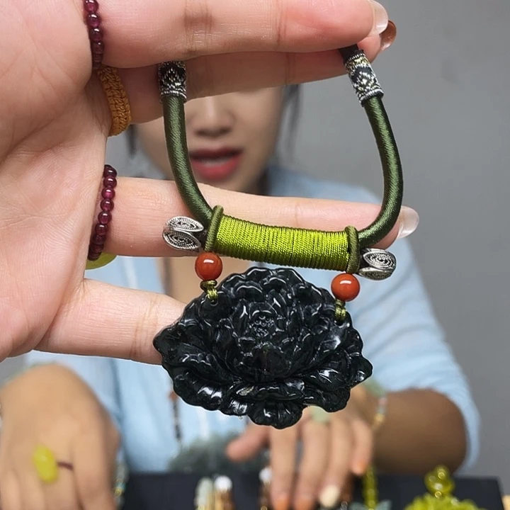 蛇纹石玉未镶嵌颈饰