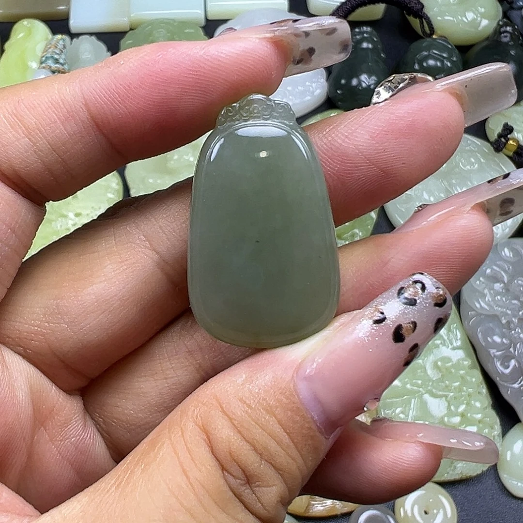 颈饰未镶嵌和田玉微瑕