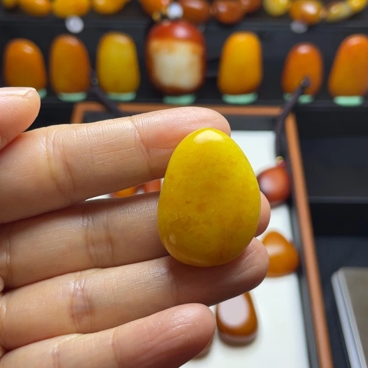 带****和田玉（糖玉）未镶嵌颈饰