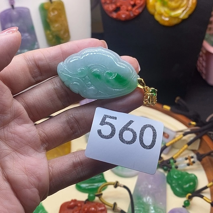 翡翠未镶嵌吊坠(赠链)