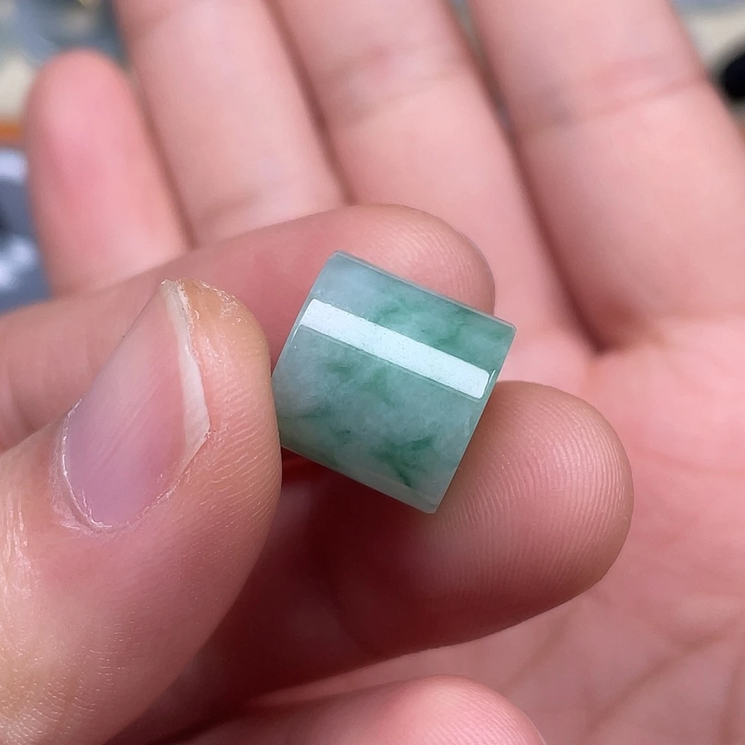 翡翠未镶嵌颈饰路路通