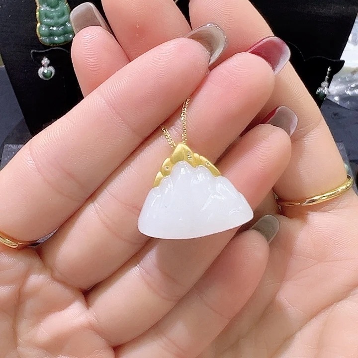和田玉18K金镶嵌颈饰