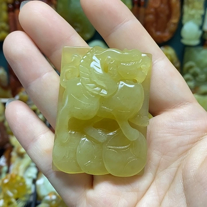 未镶嵌岫玉吊坠(赠链)