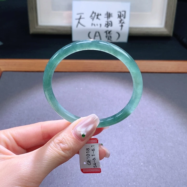 翡翠手镯未镶嵌天然翡翠手镯