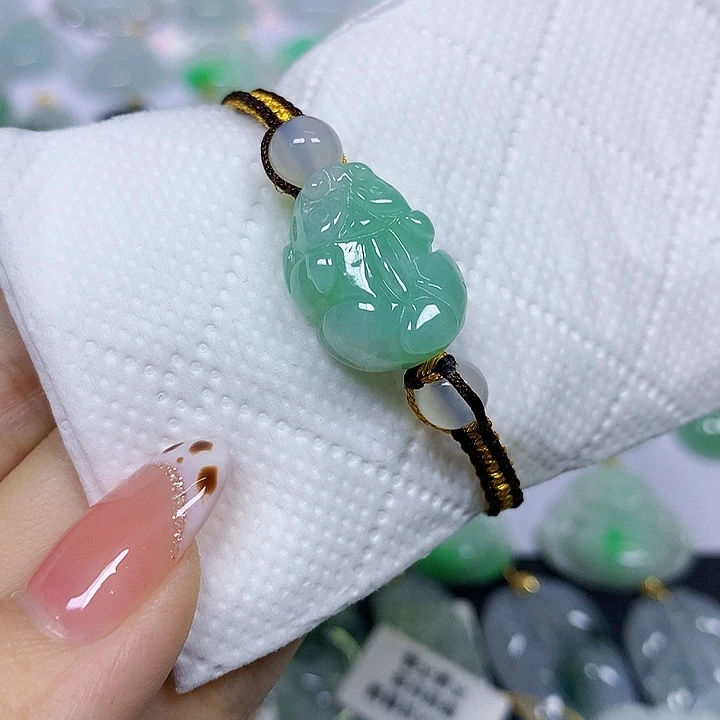 颈饰未镶嵌翡翠挂件