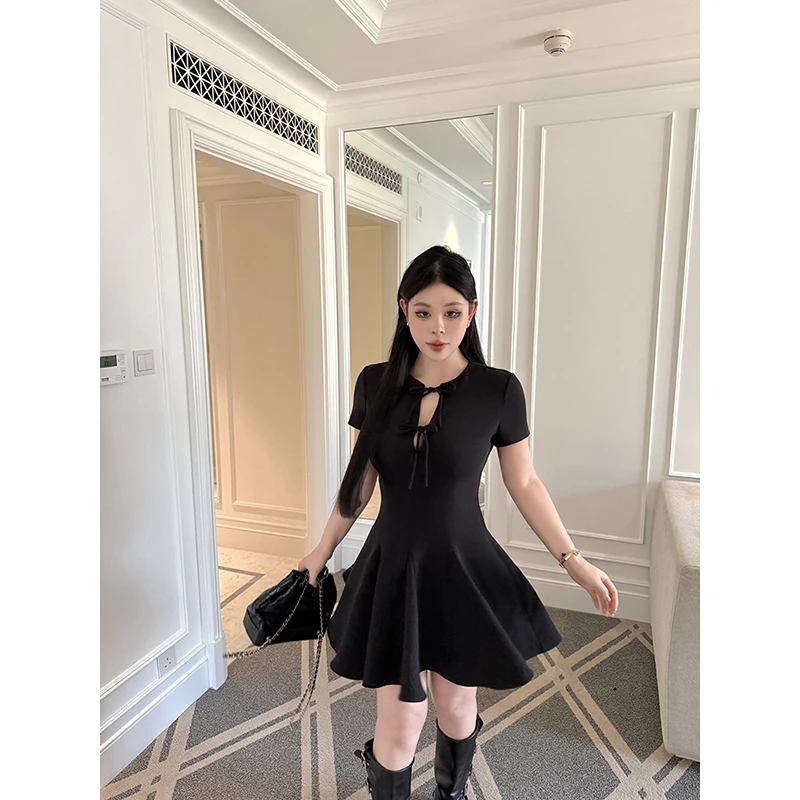 黑泽玄七“夏洛特的裙"夏日显瘦高级约会深v蝴蝶结甜辣连衣小黑裙