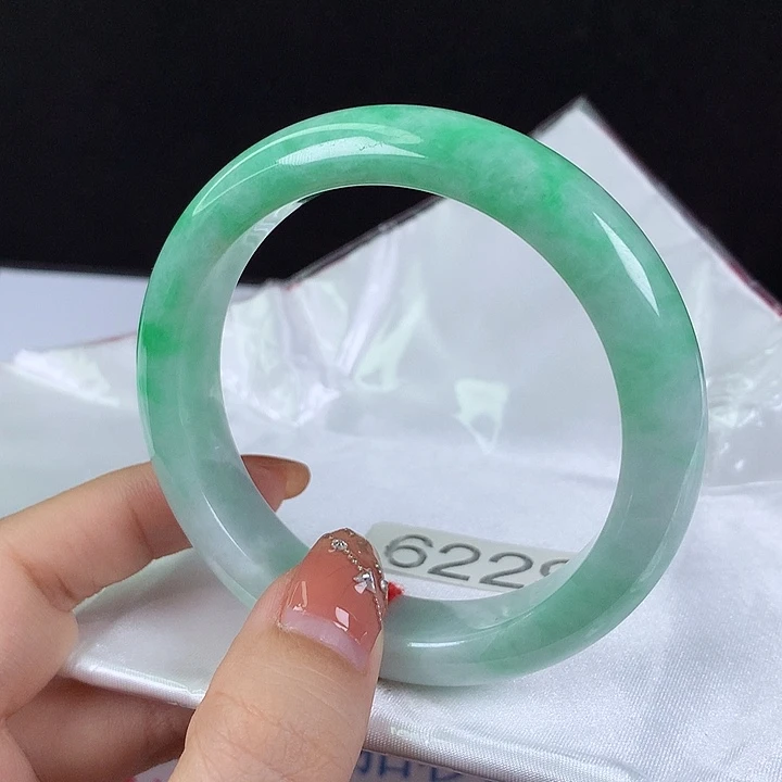 翡翠手镯未镶嵌57圈