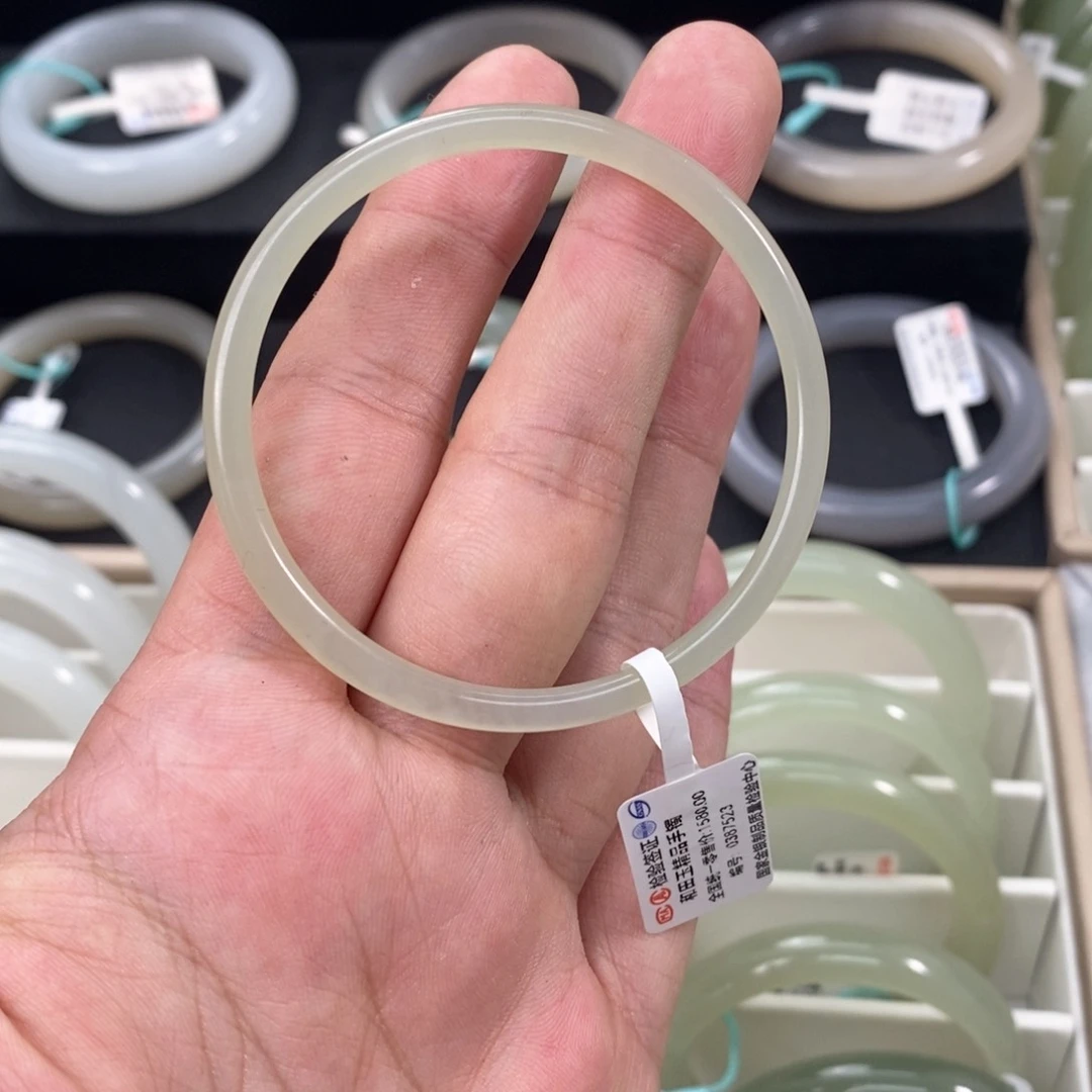 和田玉手镯未镶嵌51