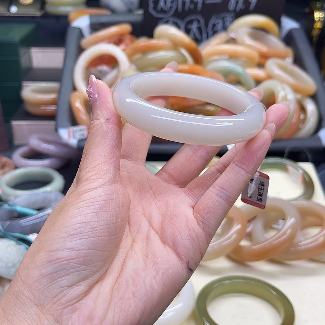 石英岩玉未镶嵌手镯