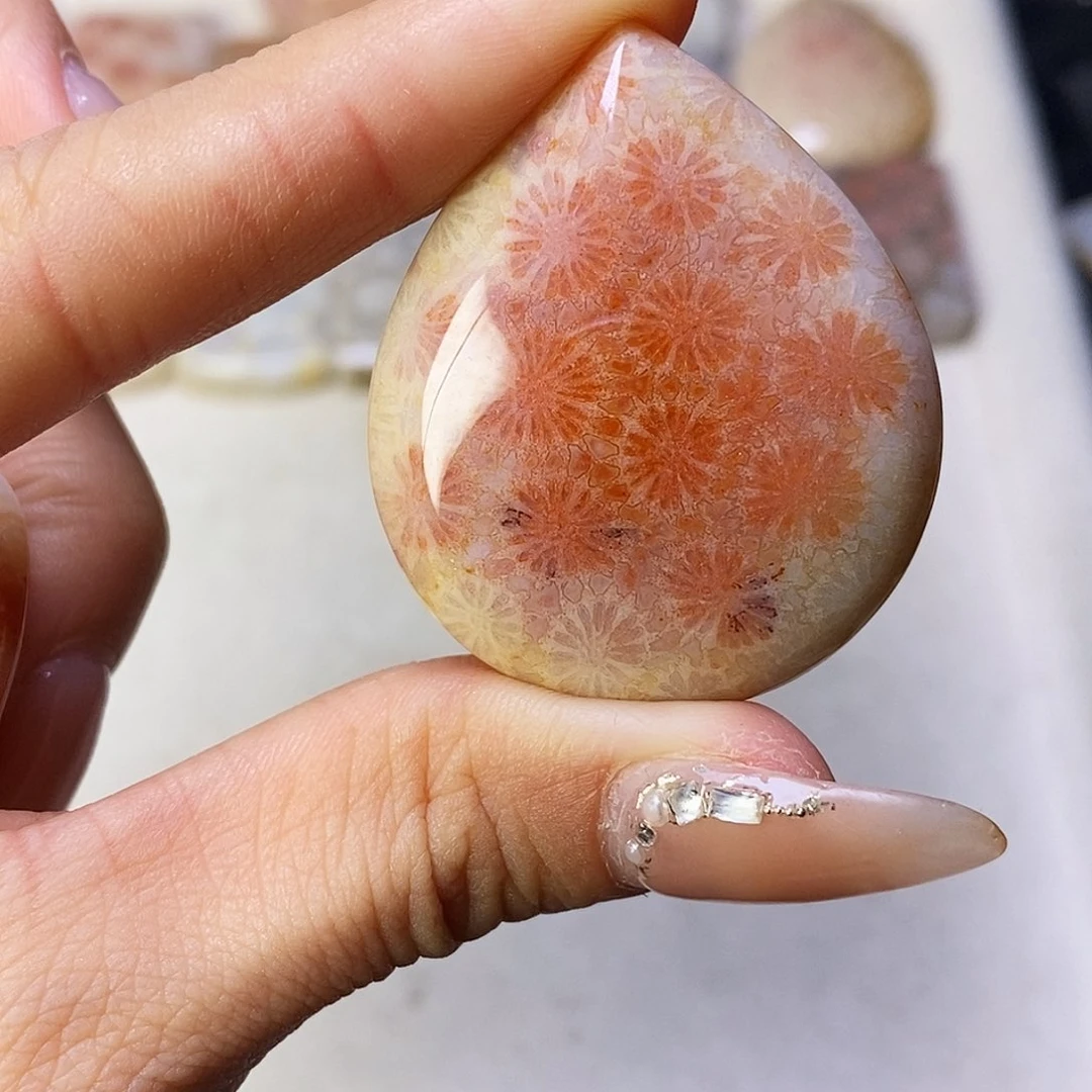 合金颈饰硅化玉光**蓝