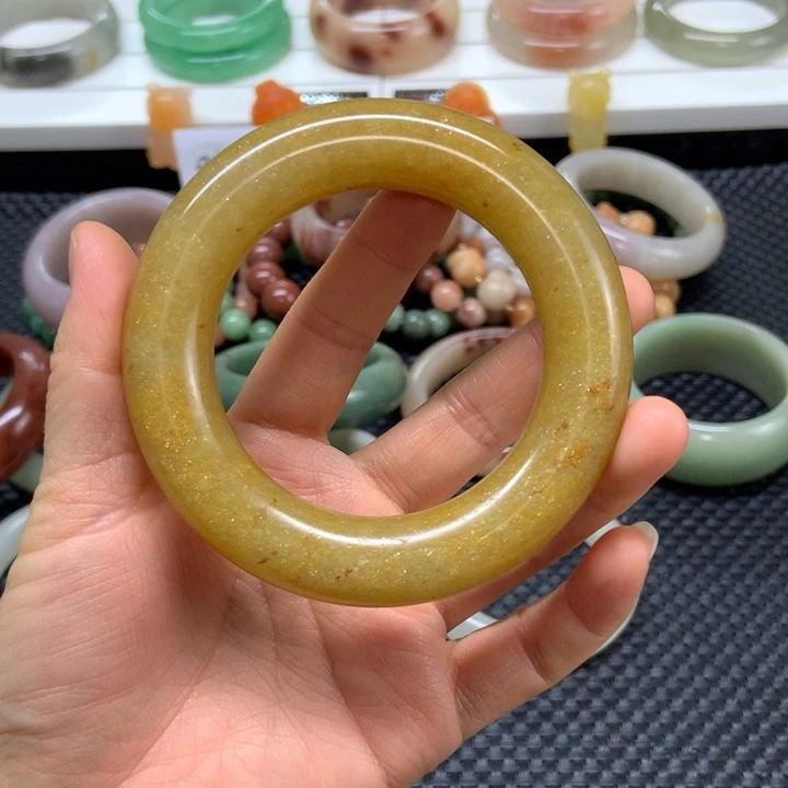 石英质玉未镶嵌手镯