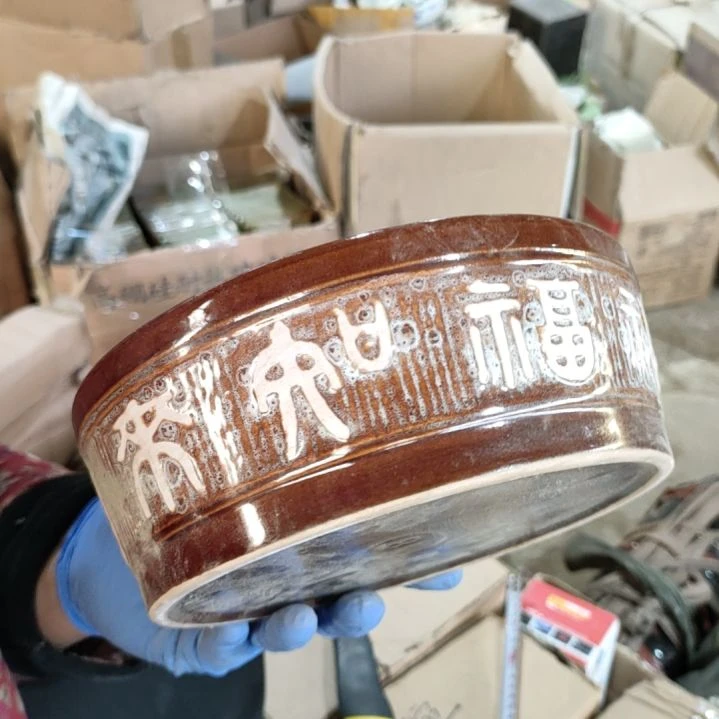 摆件盘子碗茶壶啥都有