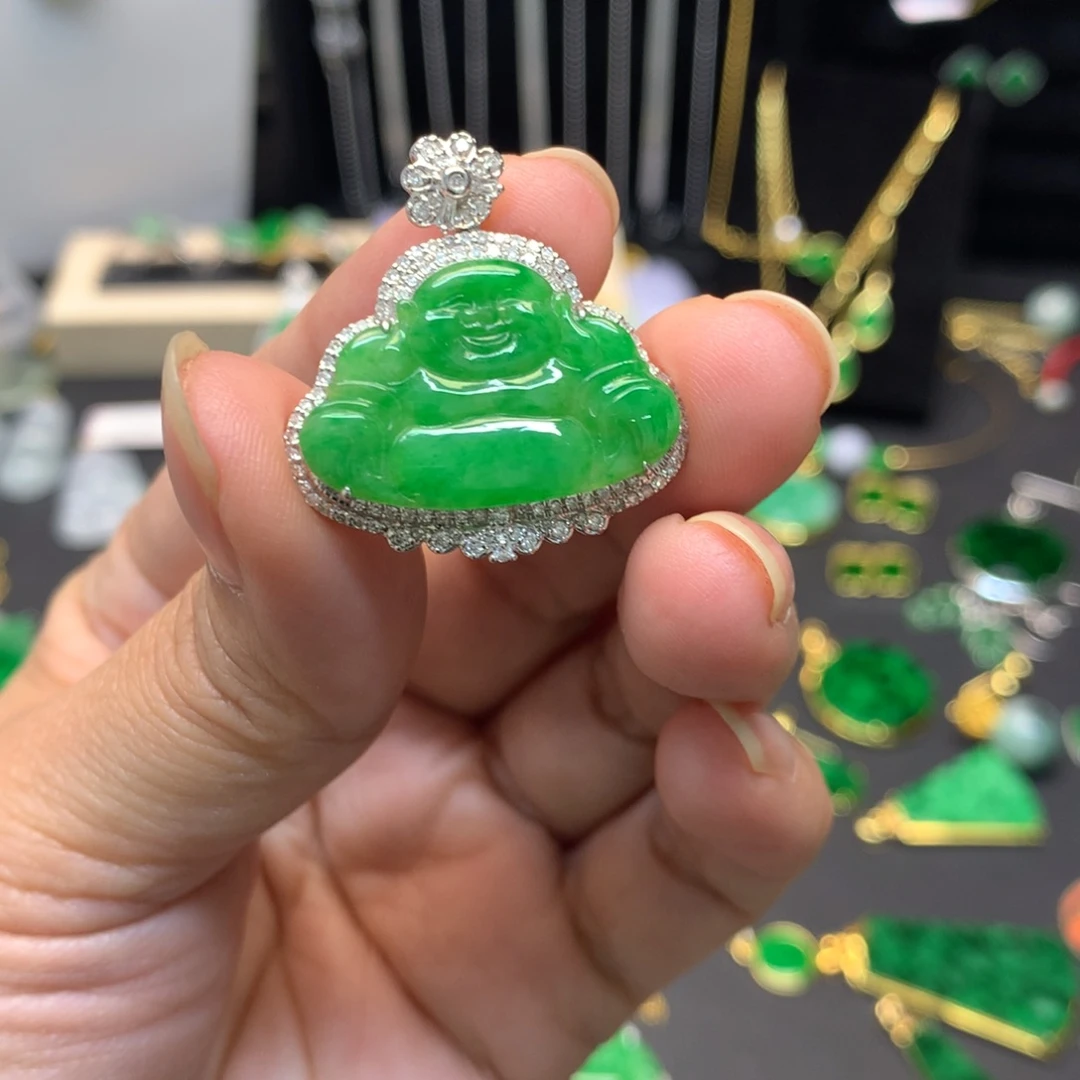 u***5翡翠18K金镶嵌颈饰