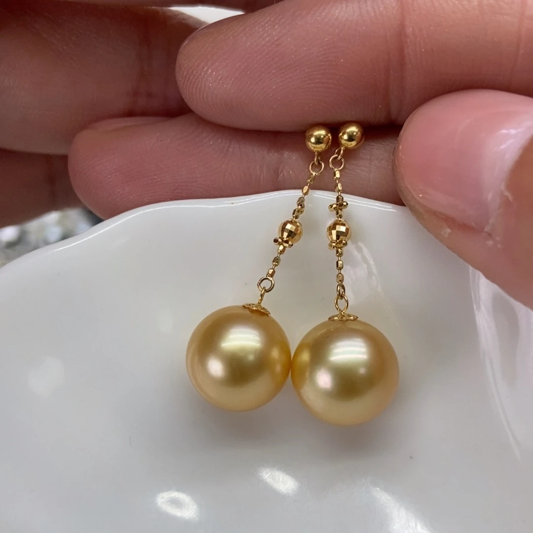 18K金镶嵌海水珍珠耳饰