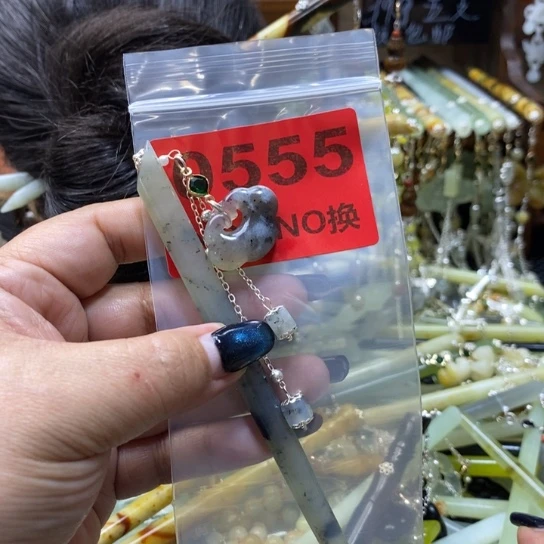 敬***果蛇纹石玉未镶嵌发簪