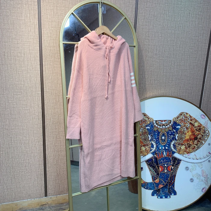 UU092孕妇粉色连帽针织毛衣裙100-150