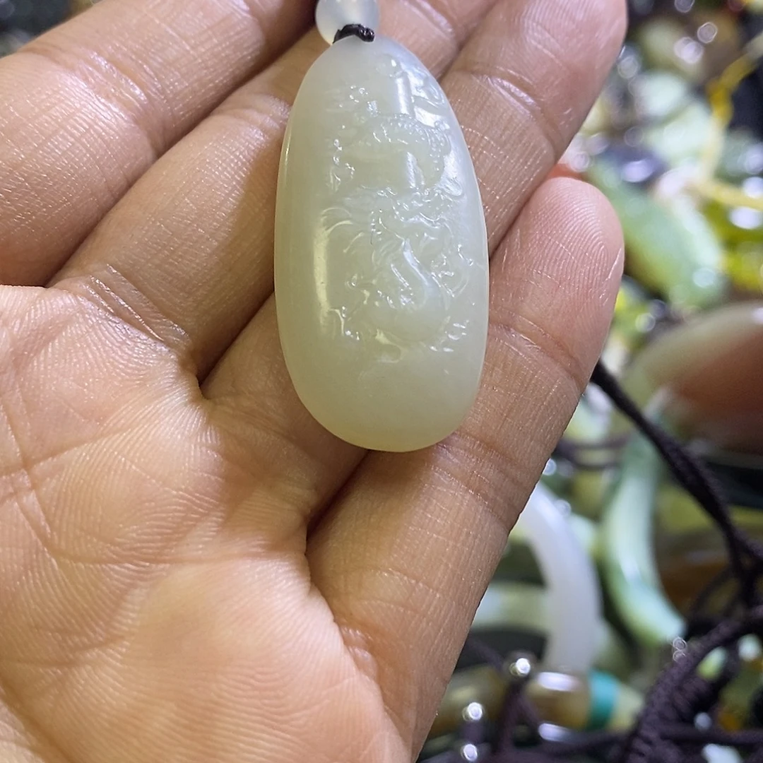 和田玉未镶嵌颈饰龙