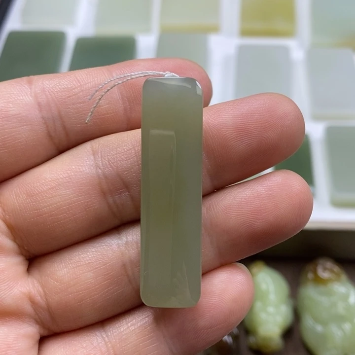颈饰未镶嵌和田玉（糖玉）