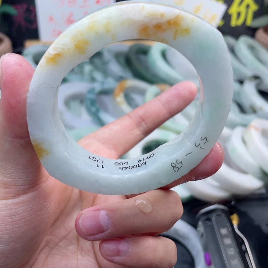 定制翡翠未镶嵌翡翠手镯