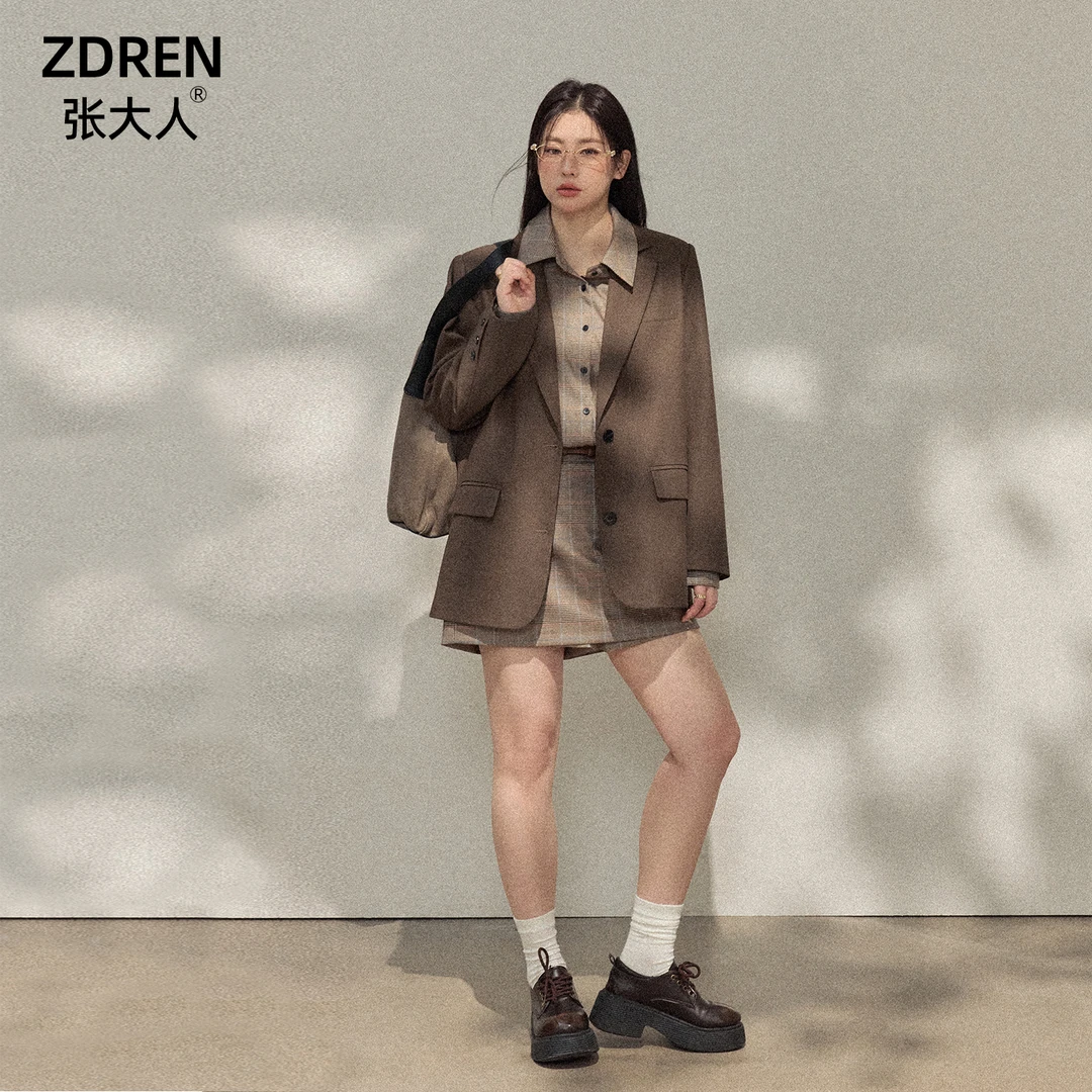 张大人【摩卡可可】大码女装微胖妹妹高智感棕咖西装搭格纹裙套装