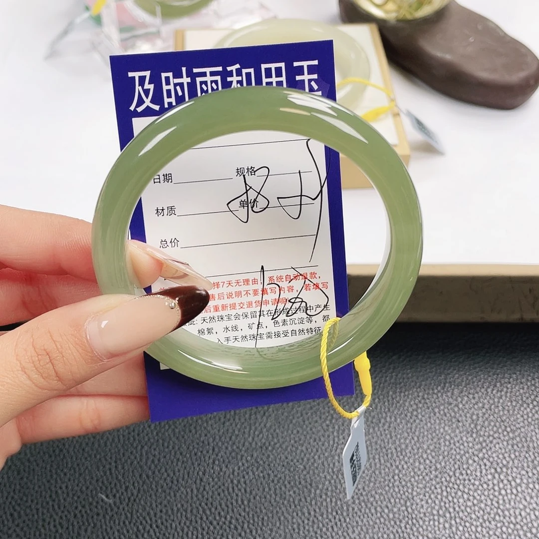 和田玉未镶嵌手镯