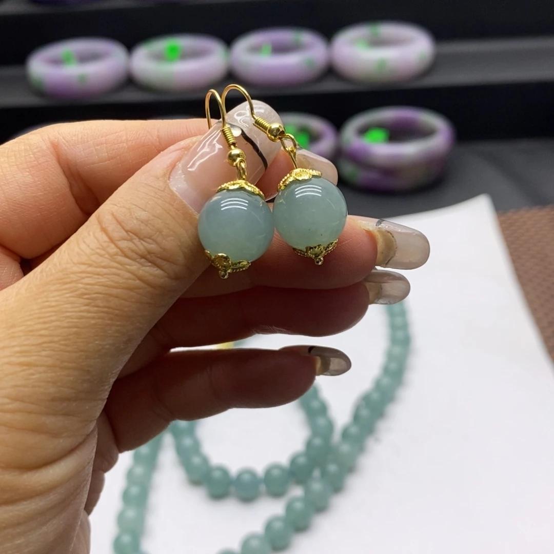 未镶嵌石英质玉珠宝奇石