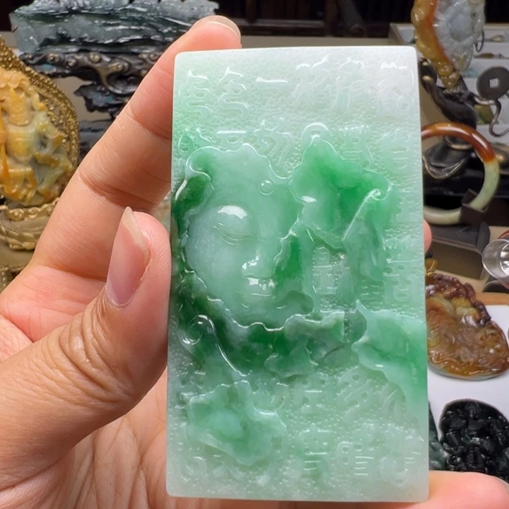 翡翠未镶嵌颈饰相由心生