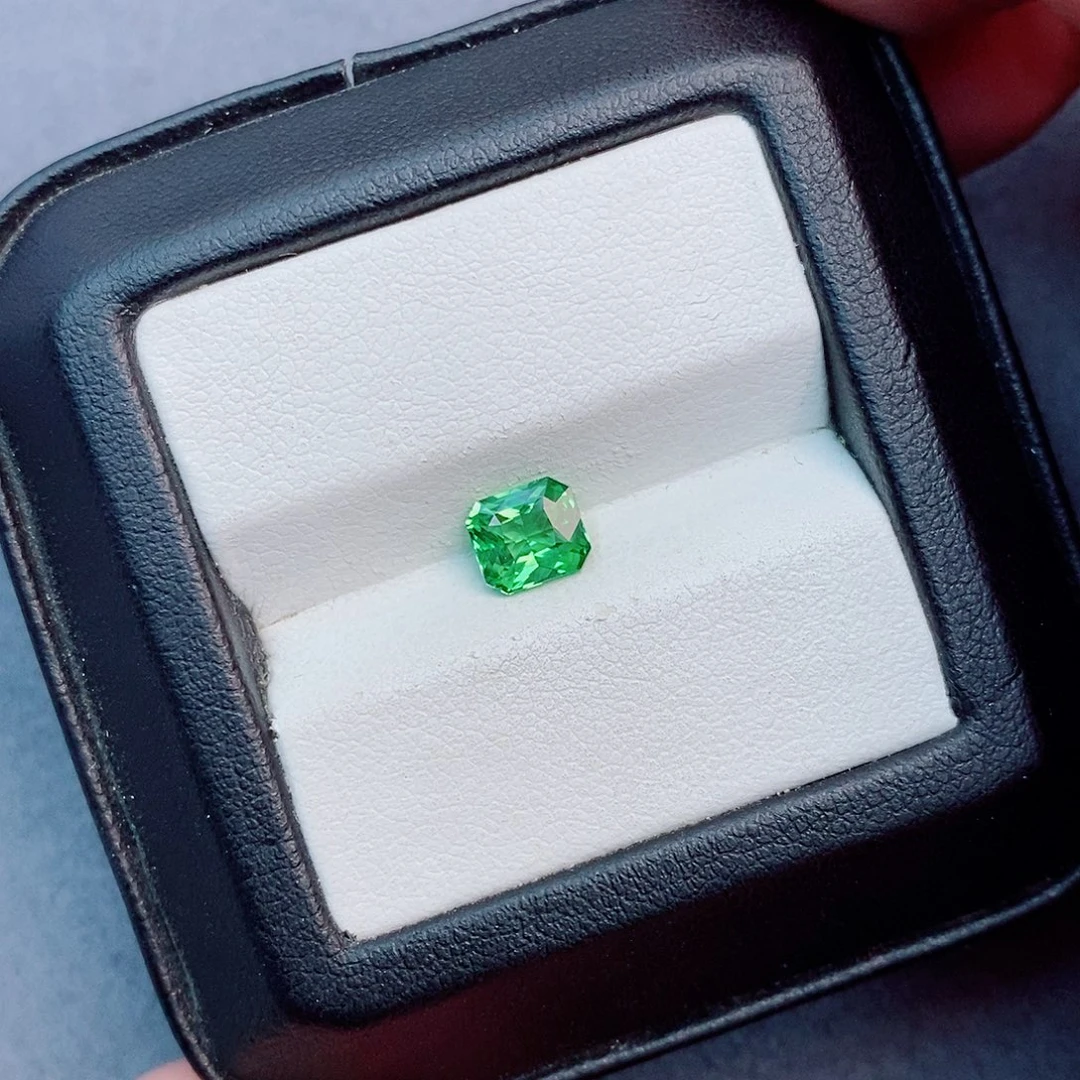 未镶嵌珠宝半成品石榴石（沙弗莱）1.05ct