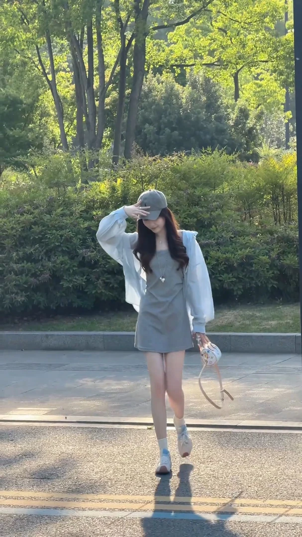 夏装搭配一整套时尚穿搭防晒外套女装百搭收腰吊带连衣裙两件套装