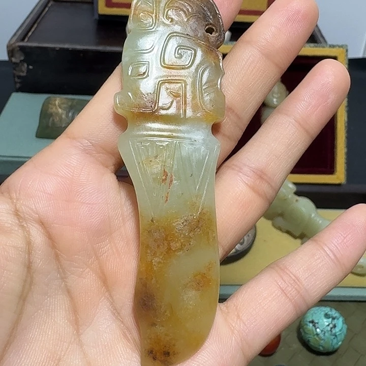 兰***雨和田玉未镶嵌颈饰