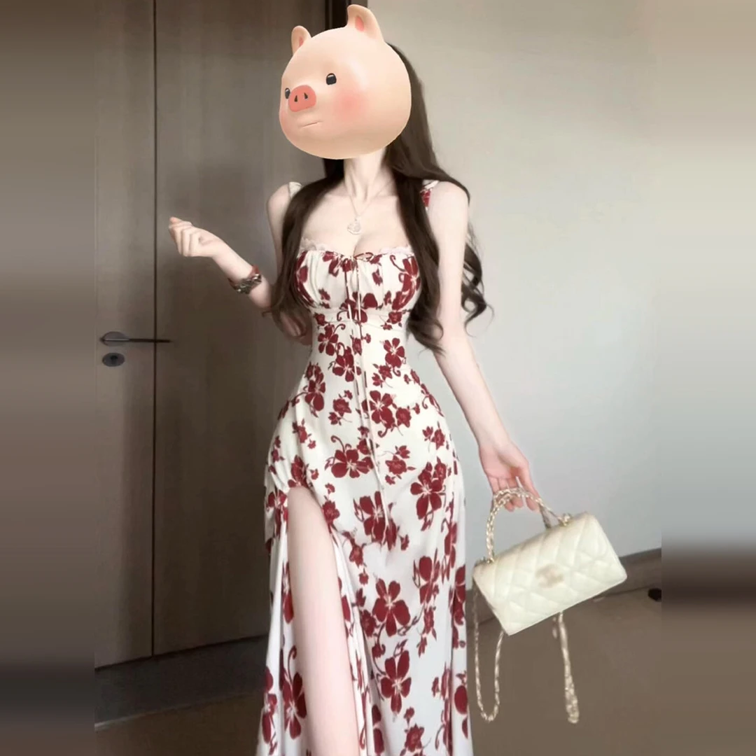 红色碎花吊带连衣裙女夏季2025新款法式绝美海边度假气质收腰长裙