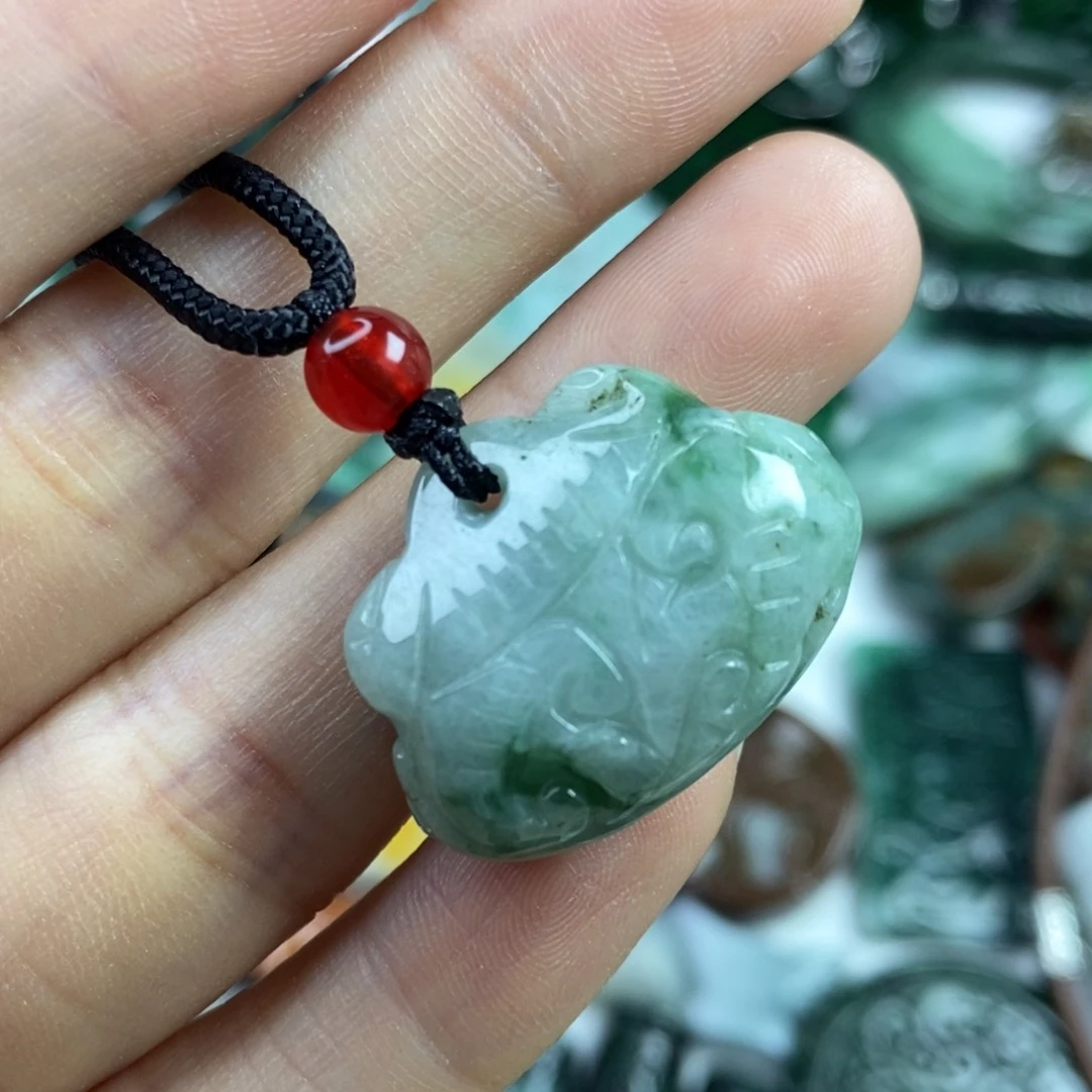 翡翠颈饰未镶嵌吊坠