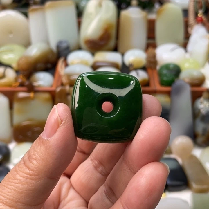 和田玉（碧玉）未镶嵌颈饰